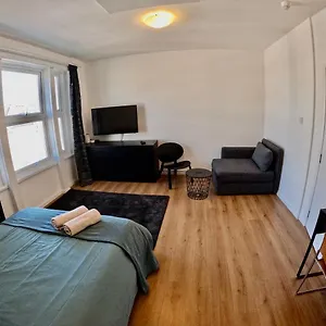 https://lovely-one-bedroom-flat-london.brighton-hotels-england.com