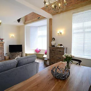 https://pippin-lodge-lytham.hotelsin-chester.com