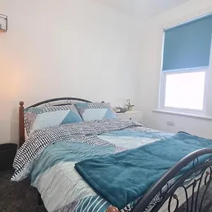Spacious In Manor Park Homestay