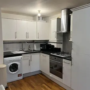 New Build 2 Bed Flat, Apartamento