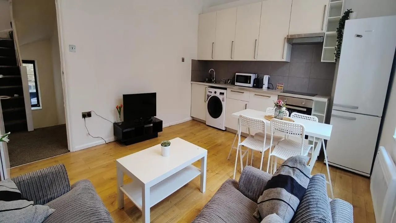 Spacious 3 Bed Flat Near Liverpool Street, Spitalfields London 0*,  United Kingdom