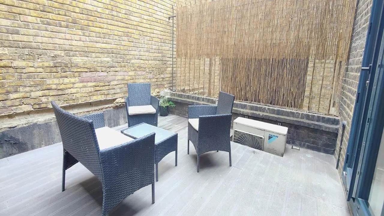 Spacious 3 Bed Flat Near Liverpool Street, Spitalfields location