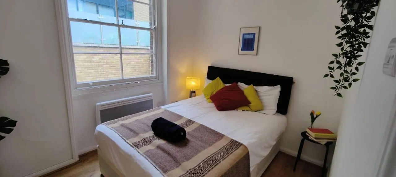 Spacious 3 Bed Flat Near Liverpool Street, Spitalfields London 0*,